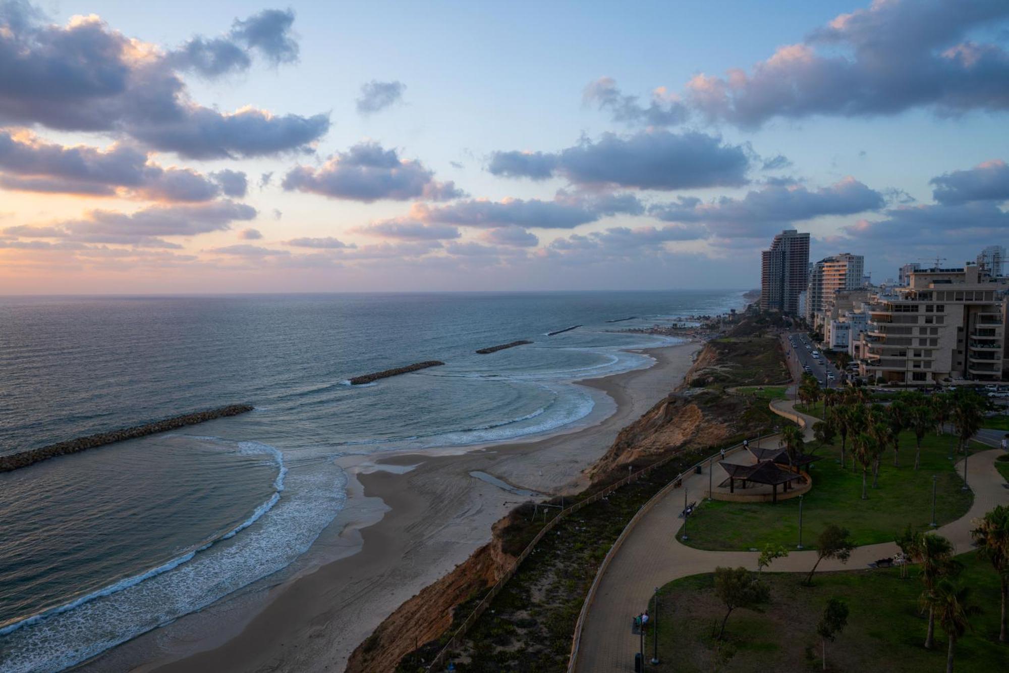 Panoramic Sea View Luxury Suite Нетанья Екстер'єр фото