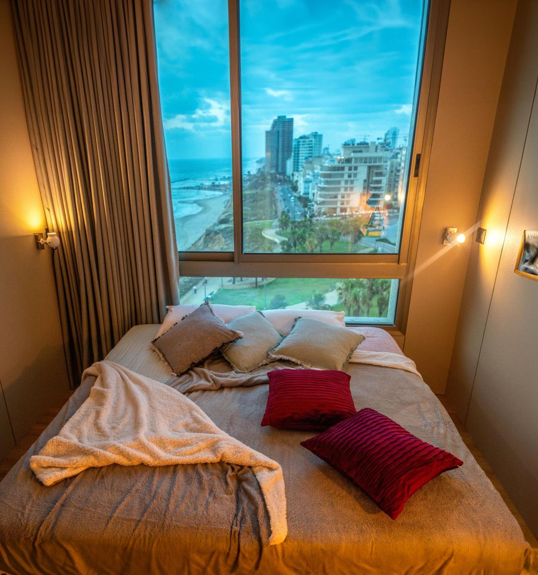 Panoramic Sea View Luxury Suite Нетанья Екстер'єр фото